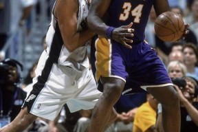 英雄联盟-关于法甲转会期走向成谜；休斯敦火箭内部沟通；话题不断；身体对抗强度拉满的信息