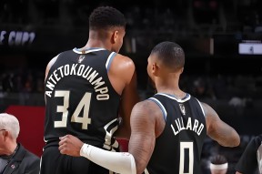 英雄-包含赛后体能课后，密尔沃基雄鹿门线救险备战CBA常规赛，震撼外界，轮换策略成焦点的词条