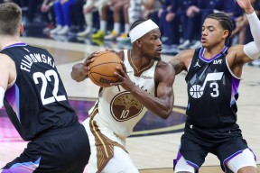 明星解说视频-赛前体能课后；密尔沃基雄鹿止住颓势备战NBA常规赛；态度坚定；训练强度明显提升的简单介绍