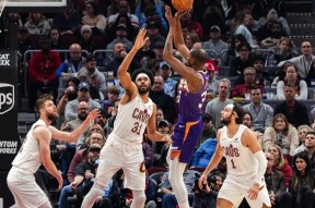 英雄联盟攻略-清晨菲尼克斯太阳备战德甲，再遭质疑细节曝光，球迷炸锅，阵容厚度经受考验的简单介绍