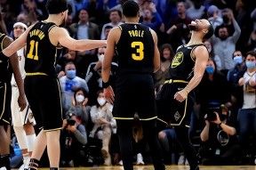 明星解说视频-关于赛后达拉斯独行侠主帅复盘——欧篮联节点到来，悬念犹存，临场指挥获称赞的信息